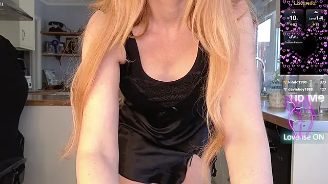 stripmequick online show from April 14, 10:15 am