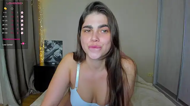 Snapshot of Bella_Foryou chatting on September 21, 11:25 pm Bella Foryou online show from September 21, 11:25 pm