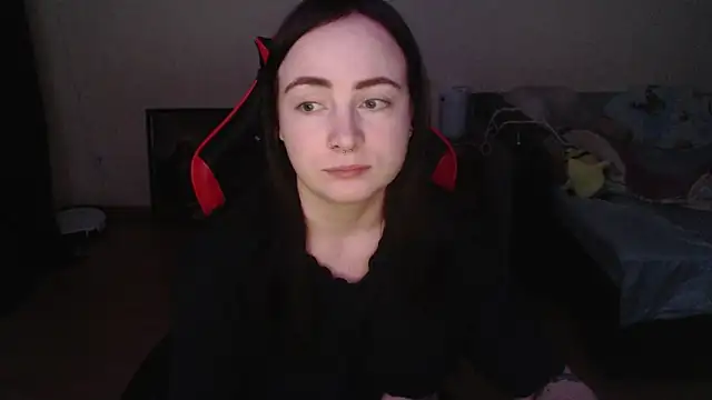 Laralianna online show from February 5, 6:33 pm