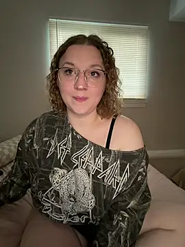 EmmieRae online show from May 16, 10:36 am