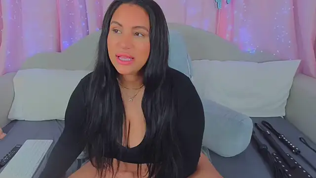 MeghanXO online show from September 27, 12:45 pm