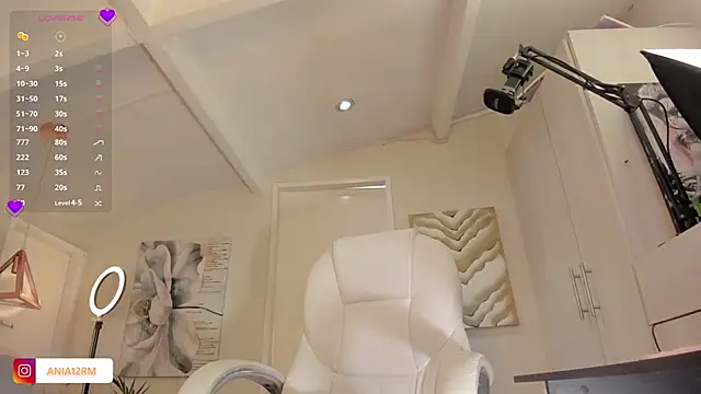 catalinasaiz online show from November 30, 2:43 pm