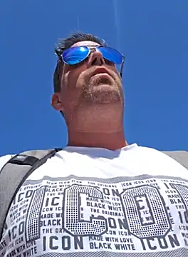Snapshot of Trucker_Hunter chatting on October 10, 12:43 pm Trucker Hunter online show from October 10, 12:43 pm