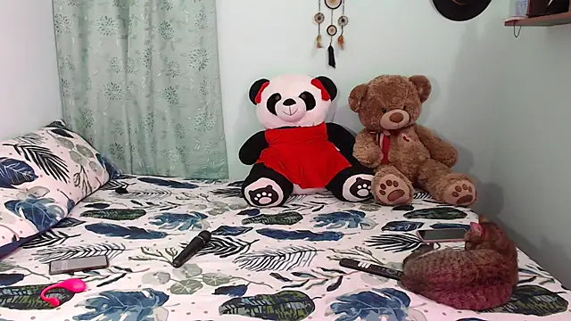 Snapshot of Zaragarciia98 chatting on September 22, 6:17 pm Zaragarciia98 online show from September 22, 6:17 pm
