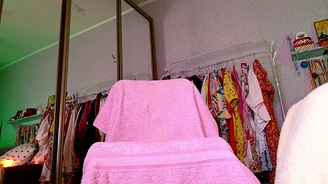 UrSexyMilf online show from May 14, 2:23 pm