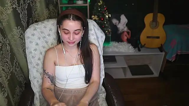 delicatedBailey online show from October 10, 4:12 pm