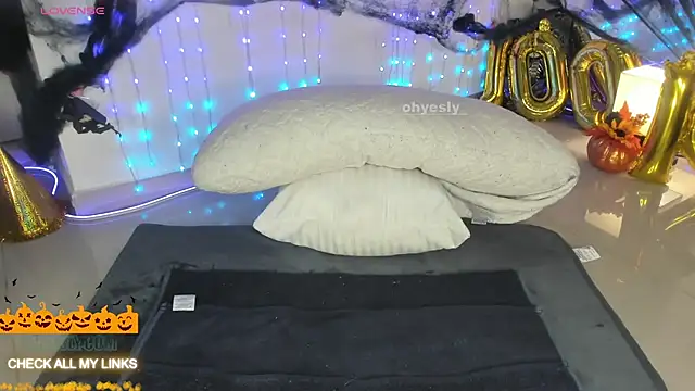 ohyesly  online show from October 31, 10:52 am