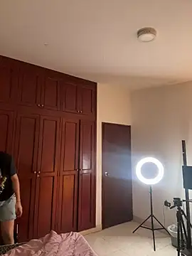  Niah  online show from February 11, 9:05 pm