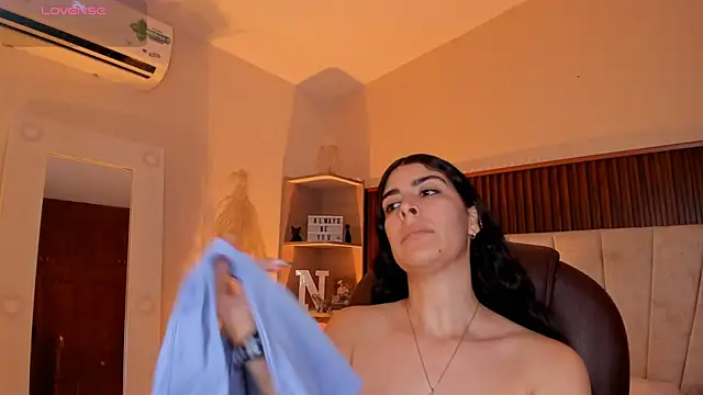  Niah  online show from January 15, 9:43 pm