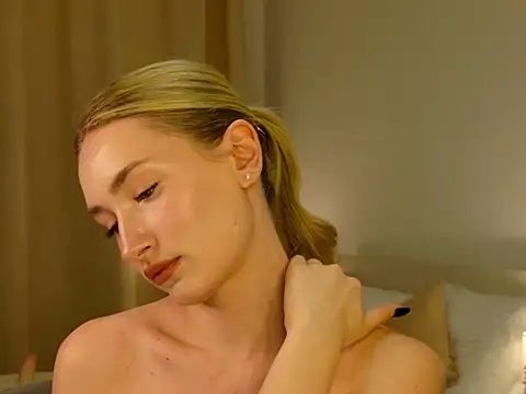 bella  rose online show from February 4, 5:27 pm