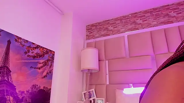 ShaniaBrownn online show from April 12, 7:49 pm