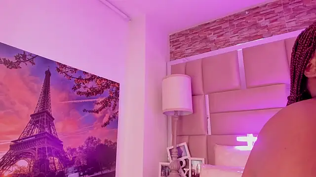 ShaniaBrownn online show from April 11, 7:39 pm