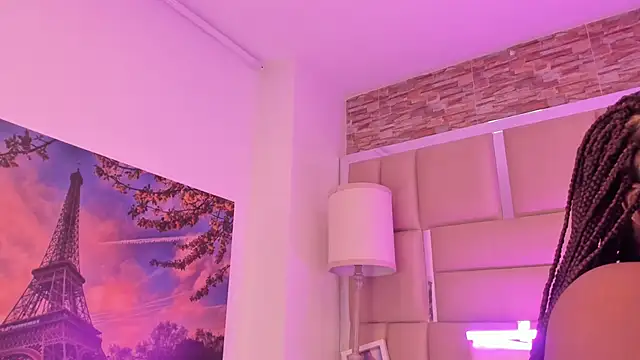 ShaniaBrownn online show from June 2, 7:48 pm