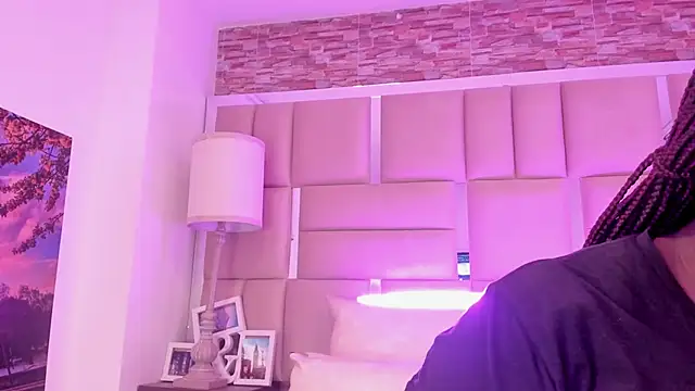 ShaniaBrownn online show from May 17, 12:04 pm