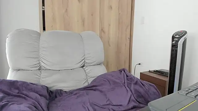 xspecialoomx online show from April 10, 7:20 pm