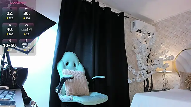 Snapshot of KatalinaMillan chatting on October 21, 4:16 am KatalinaMillan online show from October 21, 4:16 am