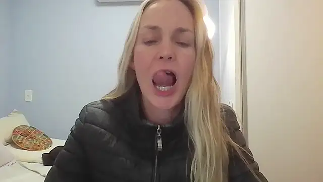 Annylove1 online show from June 4, 5:39 pm