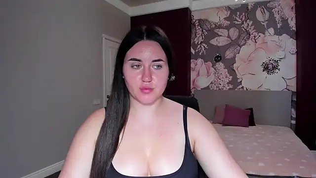 Snapshot of Roxie_Bradley chatting on September 15, 6:00 am Roxie Bradley online show from September 15, 6:00 am