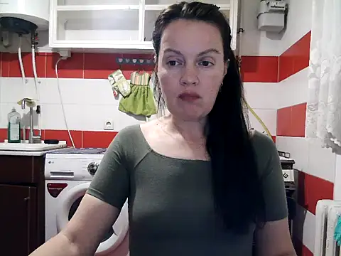 LoveNBloom online show from July 24, 7:00 pm