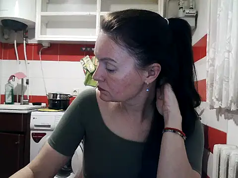 LoveNBloom online show from July 22, 6:20 pm