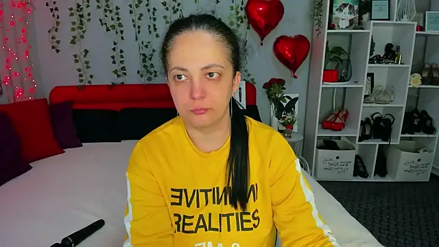 DarlingMilf online show from April 10, 4:57 pm
