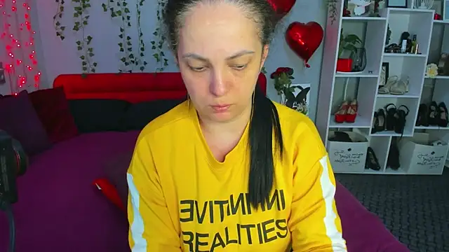 DarlingMilf online show from April 5, 6:07 pm