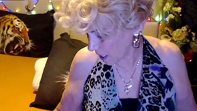 HappyWomanOn online show from October 24, 7:21 pm