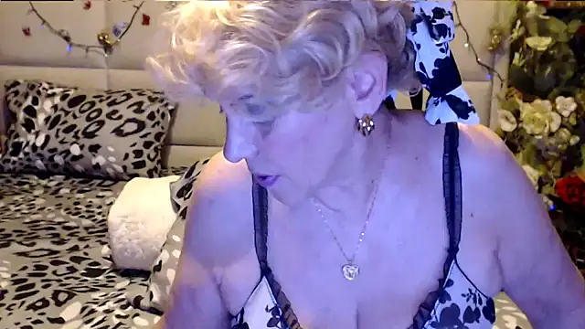 HappyWomanOn online show from November 7, 8:47 pm