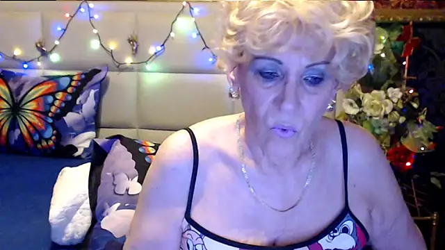 HappyWomanOn online show from October 31, 7:29 pm