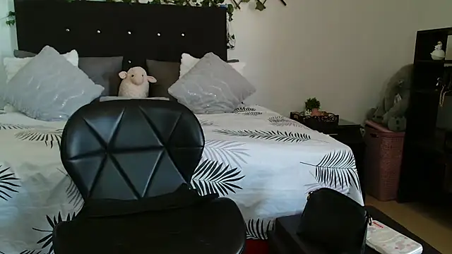 Dama Scarlata18 online show from April 24, 5:49 pm
