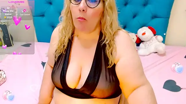 Nayla Garner online show from October 18, 4:32 pm