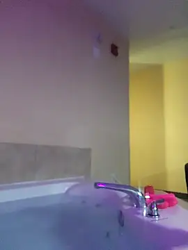 Hotredheadandtoungelasher online show from October 21, 10:41 am