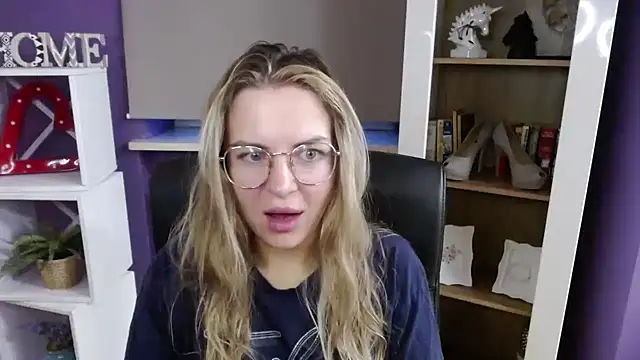 Zoey Erotic online show from October 30, 5:54 am