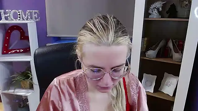 Zoey Erotic online show from February 3, 6:22 am