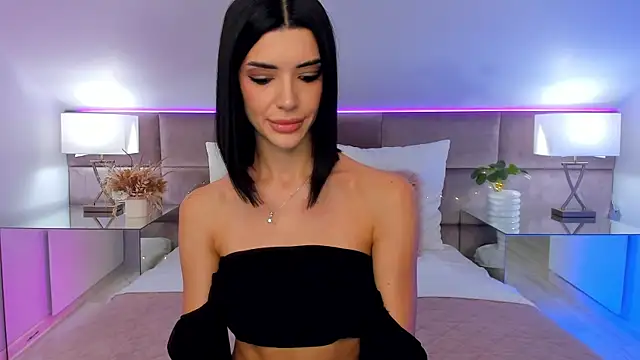 JasmiLyn online show from October 18, 12:30 pm