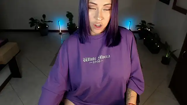 charlottezoe15 online show from June 23, 8:34 am