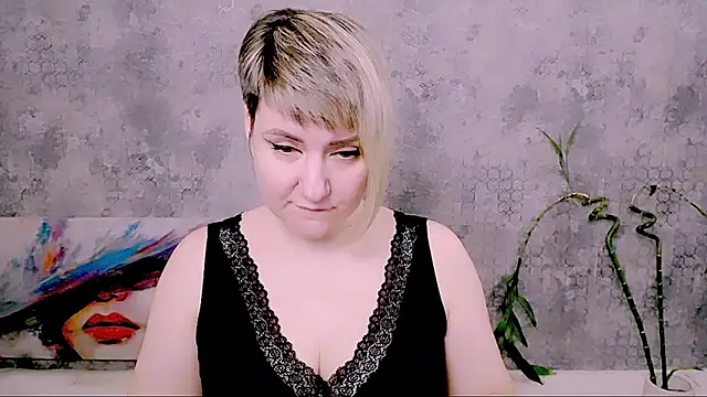 Djullia online show from April 18, 5:54 am