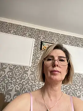 sensualEmilia online show from April 11, 9:02 am