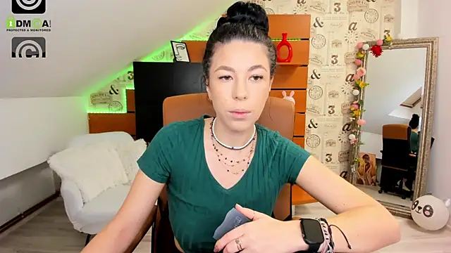 EmillyTaylor online show from November 6, 4:51 am