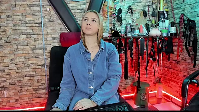 Snapshot of Liltildeman_moon chatting on September 13, 4:20 am Liltildeman moon online show from September 13, 4:20 am