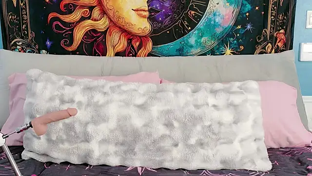 SaraBearXo online show from February 15, 2:05 pm