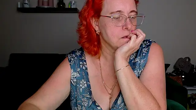 JoannaAndNeighbour online show from July 6, 2:44 pm