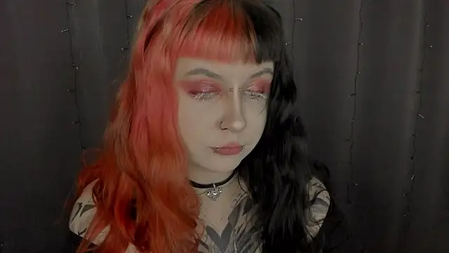 t0riayun0 online show from February 20, 10:06 am