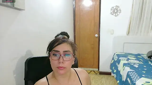 hottplay online show from November 7, 9:31 pm