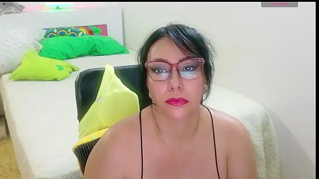 hottplay online show from June 18, 3:52 am