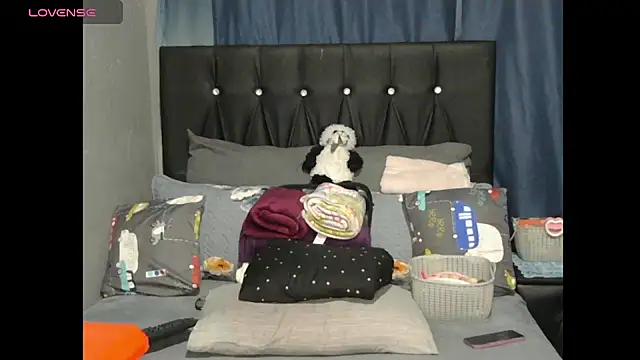 Snapshot of caramelbooty69 chatting on October 31, 5:50 pm caramelbooty69 online show from October 31, 5:50 pm