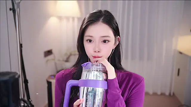 Ocean--Lili online show from November 30, 3:05 pm