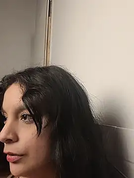 Snapshot of ZaraHoney chatting on October 22, 5:45 am ZaraHoney online show from October 22, 5:45 am
