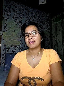 Snapshot of lovely_samxxx24 chatting on October 25, 8:15 pm lovely samxxx24 online show from October 25, 8:15 pm