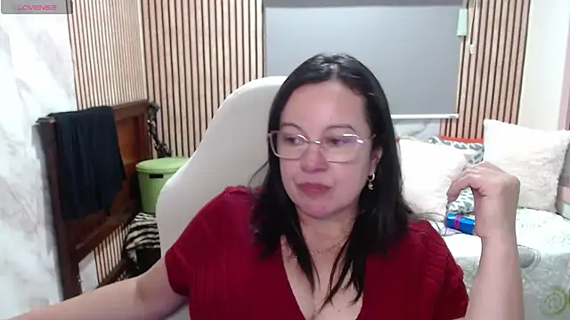 Sonialorens  online show from May 16, 12:13 am